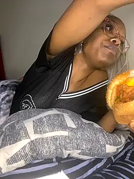 Snapshot of YummyMelanin117 chatting on October 16, 2025, 2:09 am YummyMelanin117 online show from October 16, 2025, 2:09 am