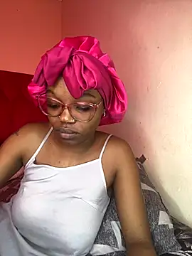 Snapshot of YummyMelanin117 chatting on November 19, 2025, 1:44 pm YummyMelanin117 online show from November 19, 2025, 1:44 pm