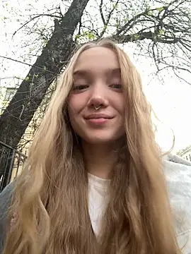 Snapshot of bambi_lu chatting on May 15, 2026, 3:32 pm bambi lu online show from May 15, 2026, 3:32 pm