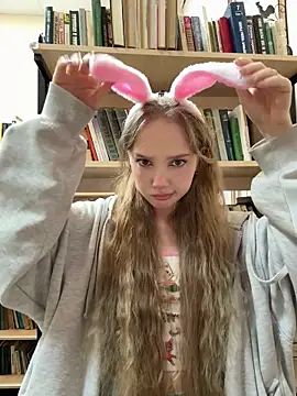 bambi lu online show from April 5, 2026, 10:27 pm