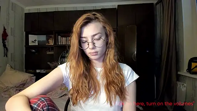 Snapshot of AngelaSwan chatting on October 13, 2025, 3:13 pm AngelaSwan online show from October 13, 2025, 3:13 pm