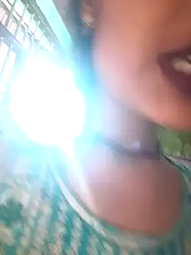 Eshna Dabral online show from October 8, 2025, 2:13 am