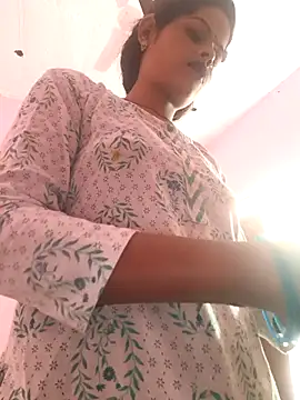 Eshna Dabral online show from October 16, 2025, 7:38 am