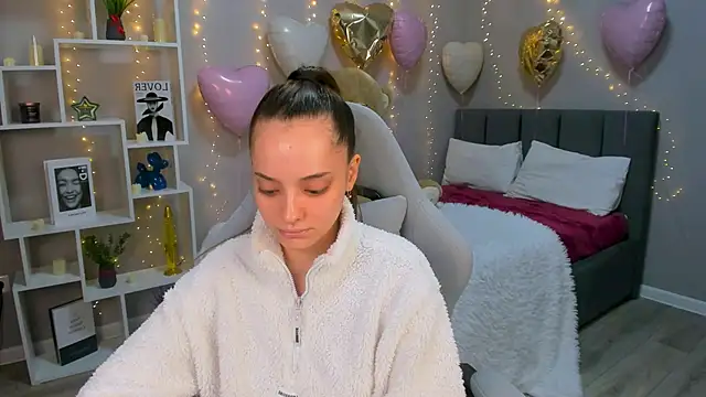 MelanieAlves online show from February 15, 2026, 1:43 pm