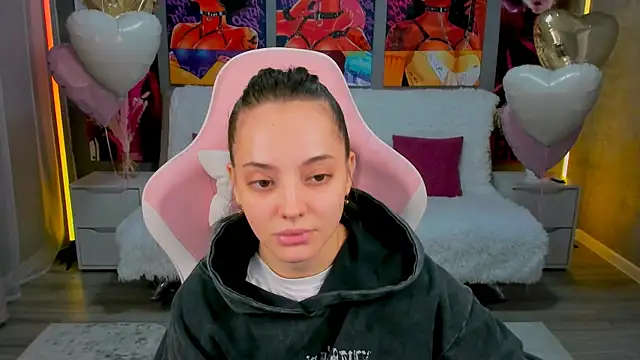 MelanieAlves online show from February 18, 2026, 6:15 pm