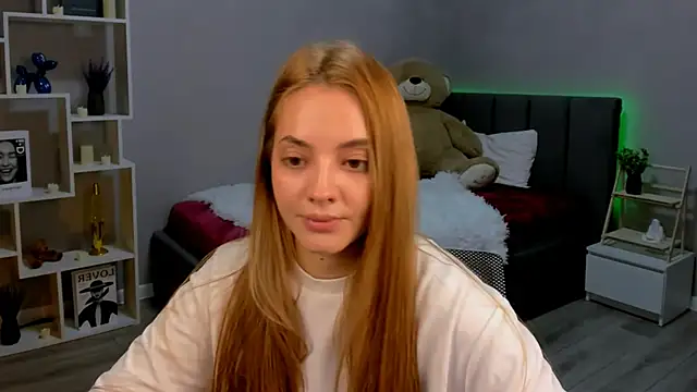 MelanieAlves online show from November 12, 2025, 6:23 pm