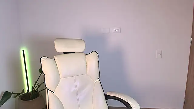 zaphiro77 online show from November 7, 2025, 8:24 pm