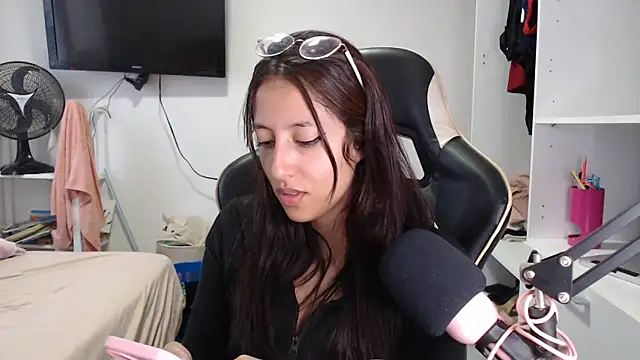 babygirlfree online show from March 11, 2026, 9:09 pm