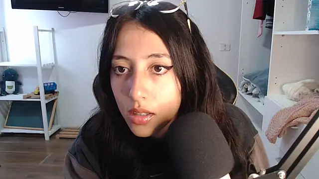 babygirlfree online show from April 30, 2026, 7:10 pm