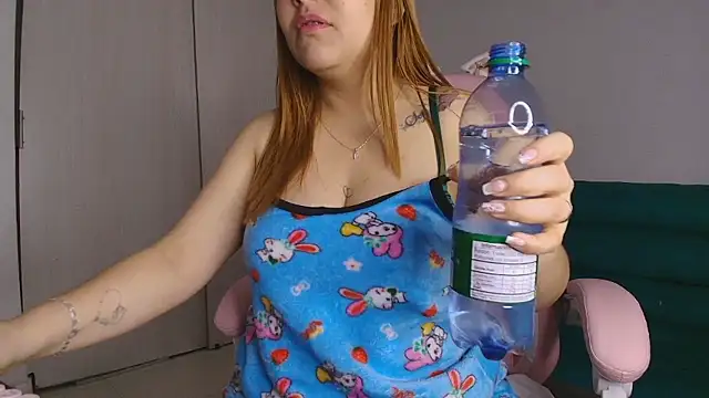 lovehotpink online show from January 11, 2026, 3:24 am