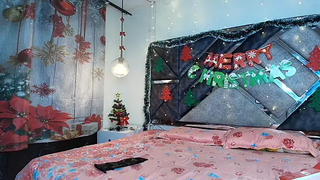 lovehotpink online show from December 14, 2025, 3:24 am