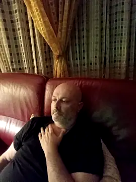 Alexis Bull online show from May 6, 2026, 9:41 pm