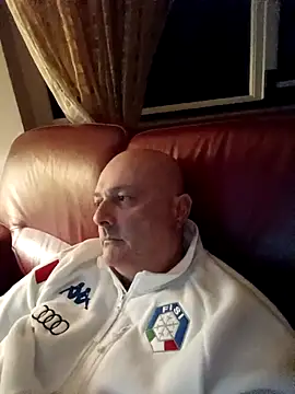 Snapshot of Alexis_Bull chatting on February 22, 2026, 11:28 pm Alexis Bull online show from February 22, 2026, 11:28 pm