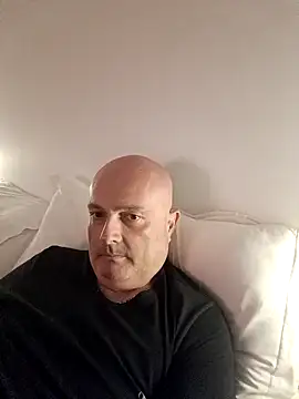 Snapshot of Alexis_Bull chatting on October 13, 2025, 9:59 pm Alexis Bull online show from October 13, 2025, 9:59 pm