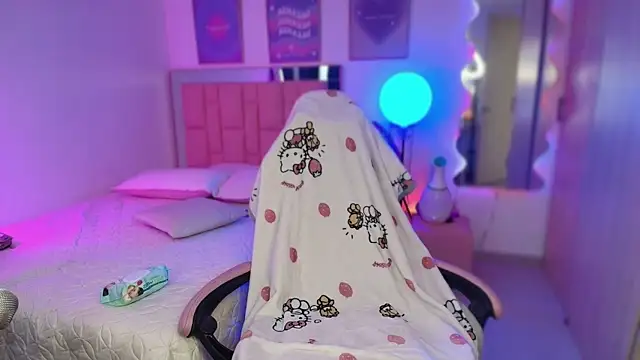 lunesweet online show from October 8, 2025, 6:30 pm