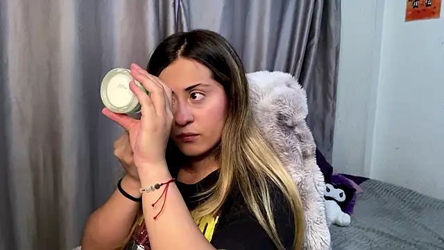 emma  bell  online show from November 9, 2025, 10:25 pm