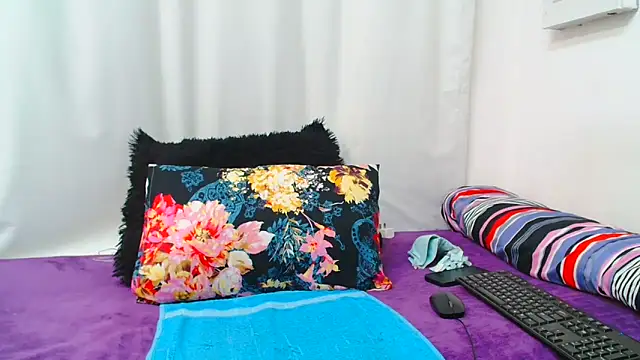 SMALLBOOBSXX online show from October 7, 2025, 3:35 pm