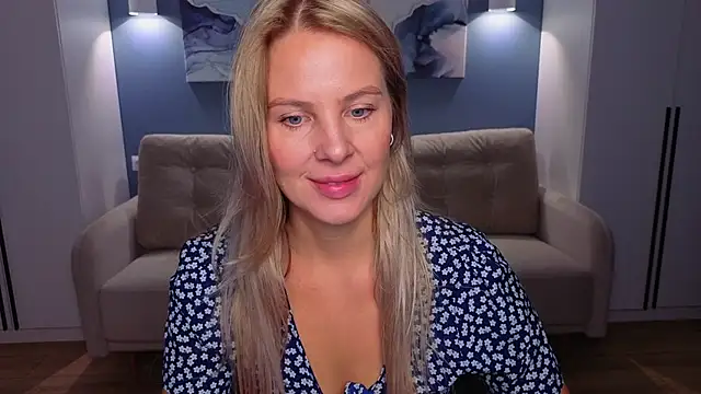 MelanieBennett online show from October 7, 2025, 6:03 am