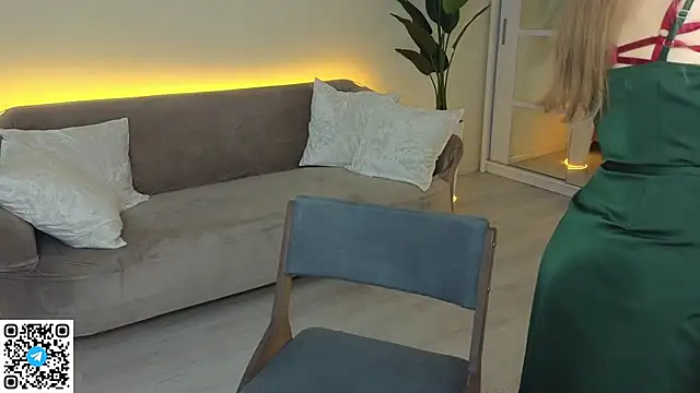 Snapshot of TesssaHart chatting on September 13, 2025, 1:00 pm TesssaHart online show from September 13, 2025, 1:00 pm