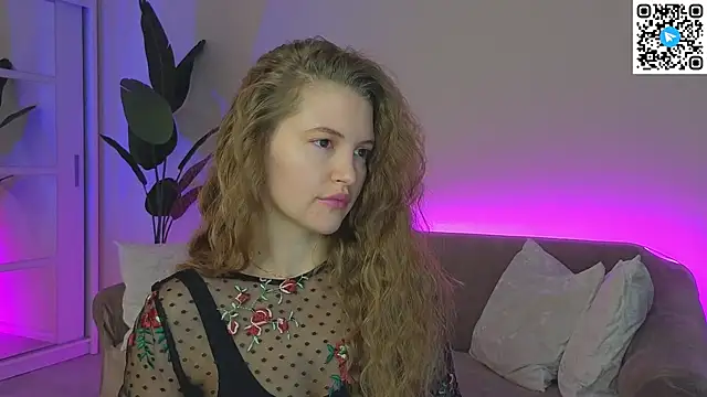 Snapshot of TesssaHart chatting on October 14, 2025, 1:45 pm TesssaHart online show from October 14, 2025, 1:45 pm