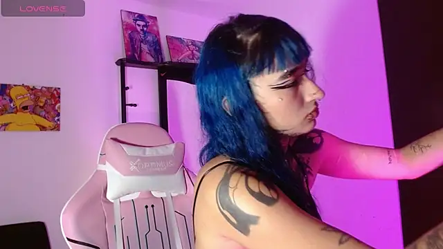 SharaRoss1 online show from November 12, 2025, 3:32 am