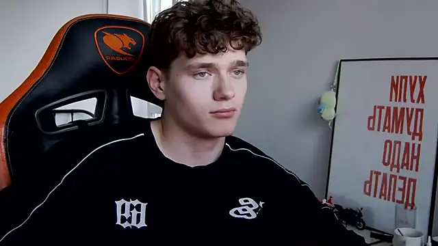 DanyDavis online show from October 6, 2025, 1:12 pm