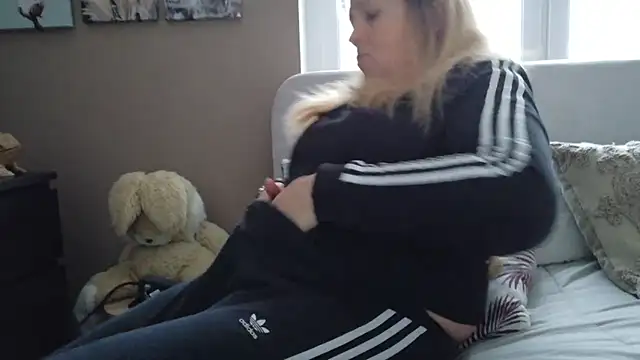 Snapshot of chupasexy chatting on December 22, 2025, 2:28 pm chupasexy online show from December 22, 2025, 2:28 pm