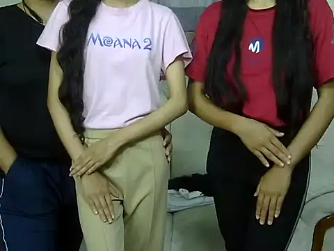 Snapshot of SistersLove3 chatting on March 23, 2025, 4:16 am SistersLove3 online show from March 23, 2025, 4:16 am