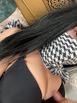 QueenLujaine online show from January 17, 2026, 11:03 am