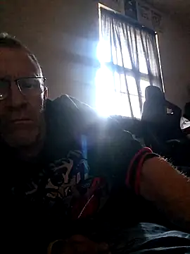 moasslicker online show from December 17, 2025, 3:39 pm