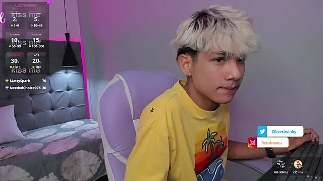 Snapshot of OliverTwinky chatting on November 5, 2025, 2:53 pm OliverTwinky online show from November 5, 2025, 2:53 pm