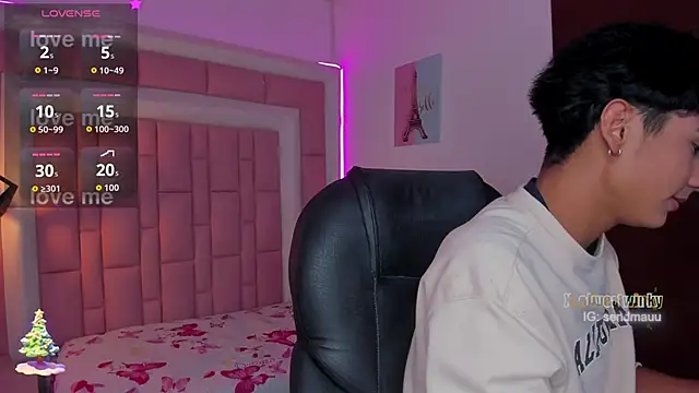 Snapshot of OliverTwinky chatting on November 20, 2025, 4:35 am OliverTwinky online show from November 20, 2025, 4:35 am