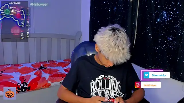 Snapshot of OliverTwinky chatting on October 18, 2025, 10:45 pm OliverTwinky online show from October 18, 2025, 10:45 pm