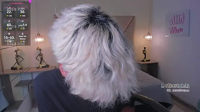 Snapshot of OliverTwinky chatting on November 13, 2025, 1:04 pm OliverTwinky online show from November 13, 2025, 1:04 pm