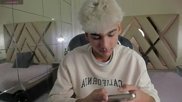 OliverTwinky online show from September 25, 2025, 1:50 pm