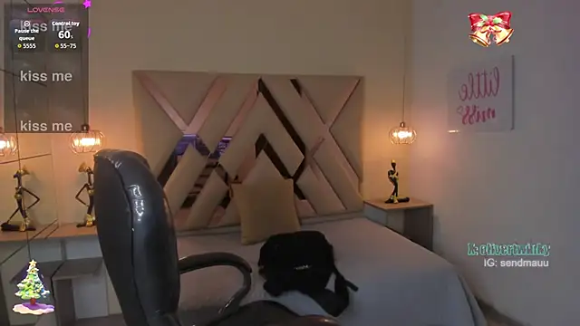 Snapshot of OliverTwinky chatting on November 14, 2025, 1:37 pm OliverTwinky online show from November 14, 2025, 1:37 pm