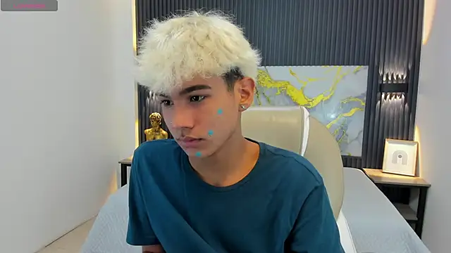 OliverTwinky online show from October 4, 2025, 1:56 pm