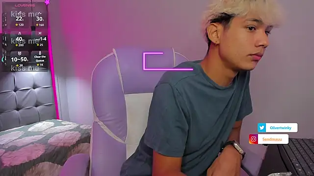 Snapshot of OliverTwinky chatting on November 6, 2025, 5:11 am OliverTwinky online show from November 6, 2025, 5:11 am