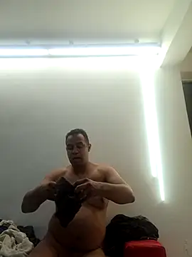 elnegro707070 online show from March 6, 2026, 11:44 pm