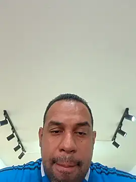 elnegro707070 online show from February 6, 2026, 11:17 am