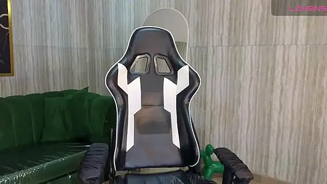 clementine t online show from October 26, 2025, 12:38 pm