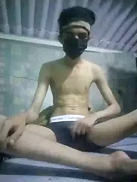 HannanKhan25 online show from October 26, 2025, 1:33 pm