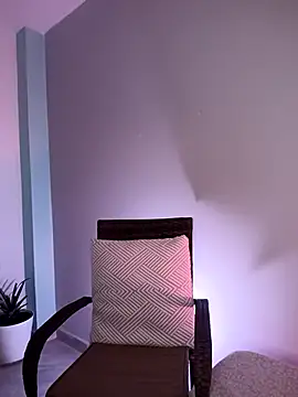 Snapshot of Alicia_Montess chatting on October 19, 2025, 4:15 am Alicia Montess online show from October 19, 2025, 4:15 am