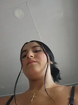 Rosa Warreen  online show from November 16, 2025, 3:17 pm