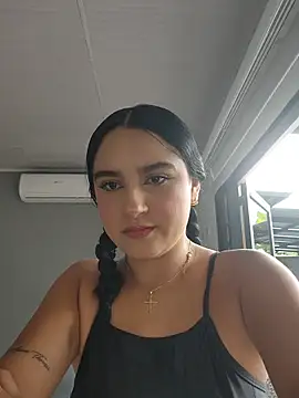 Rosa Warreen  online show from November 20, 2025, 12:50 pm