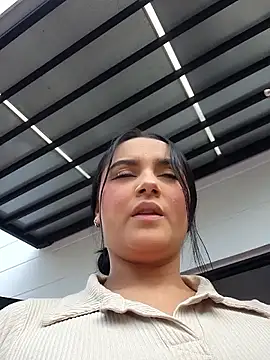 Rosa Warreen  online show from September 9, 2025, 1:09 pm