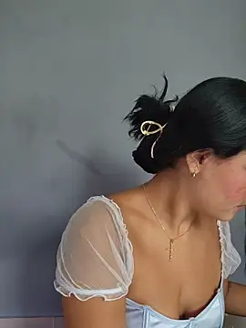 Rosa Warreen  online show from November 14, 2025, 12:53 pm