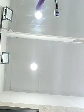 Rosa Warreen  online show from November 9, 2025, 12:31 pm