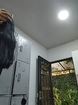 Rosa Warreen  online show from November 6, 2025, 12:31 pm