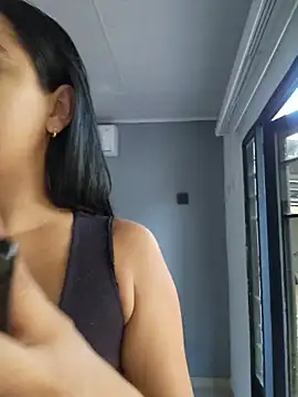 Rosa Warreen  online show from November 2, 2025, 1:05 pm